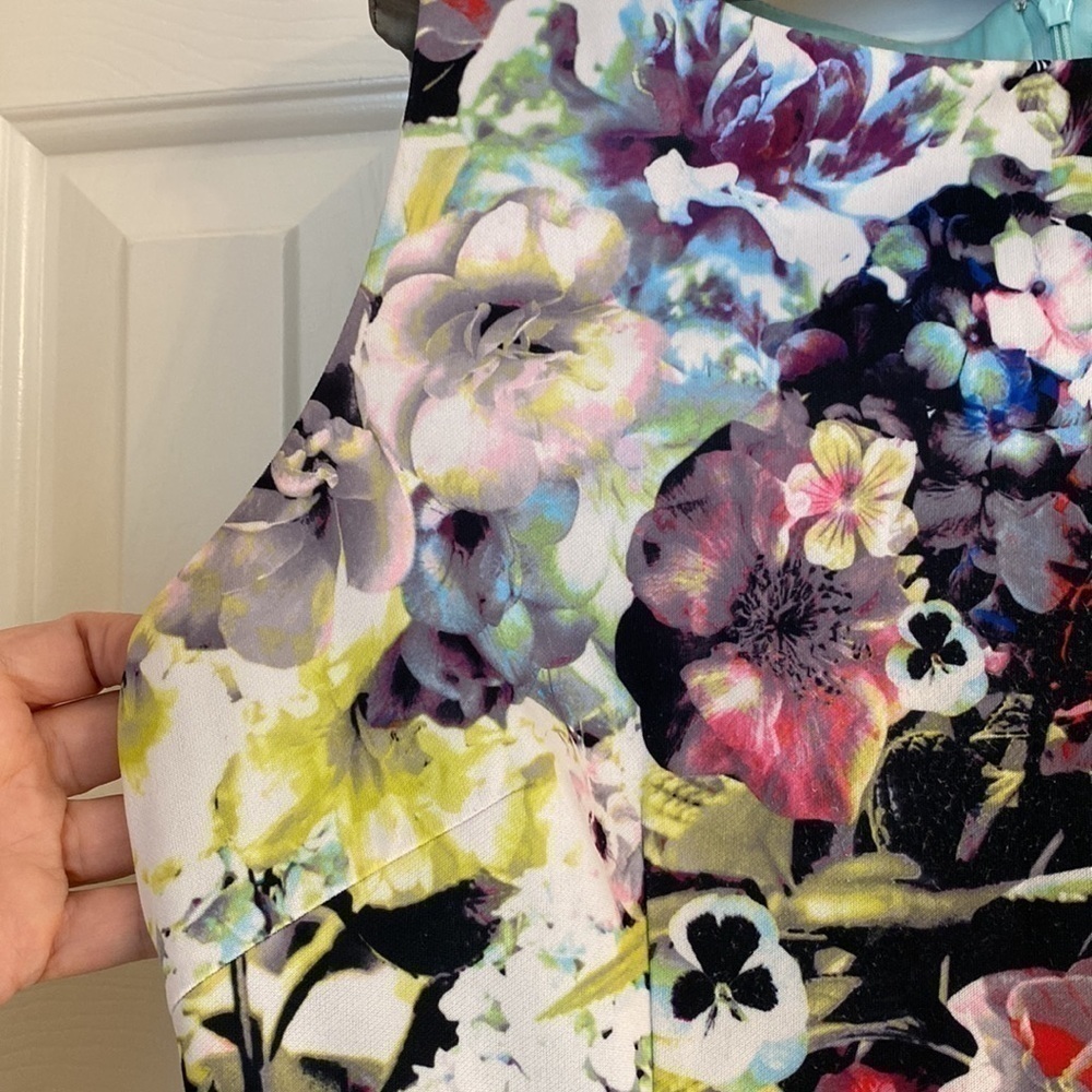 TAHARI Arthur Levine Floral Sheath Dress sz 8 - Picture 6 of 14